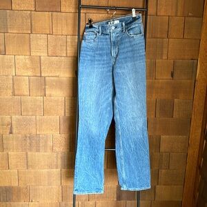 Abercrombie and Fitch 90s Straight Ultra High Rise Denim. Worn once. Size 25.